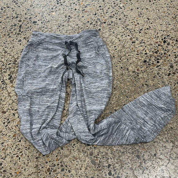 Lululemon Ready to Rulu - Picture 1 of 3